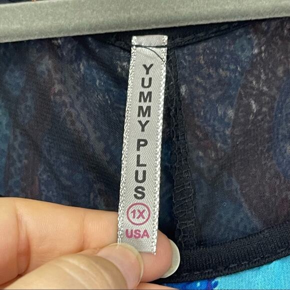 Yummy Plus, Blue Print Sleeveless Blouse Sheer Back Detail. Size 1X. - Picture 3 of 7